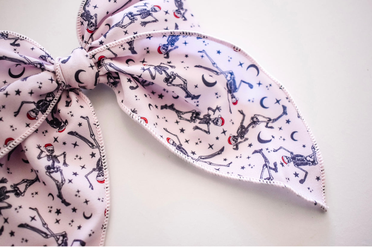 Dead inside but is christmas 5 inch hand tied sailor bowt