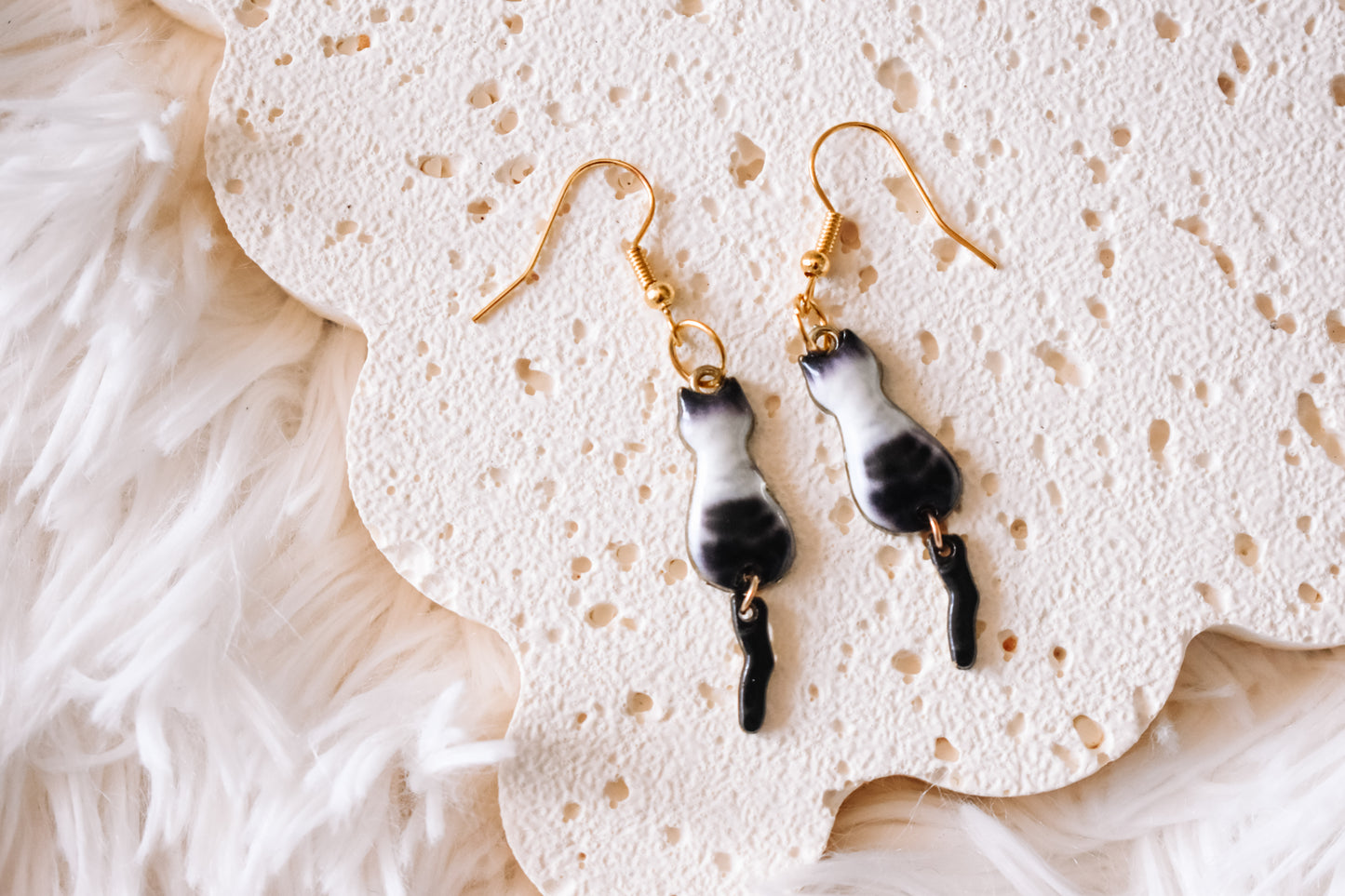 Sitting cat dangle earrings smudge