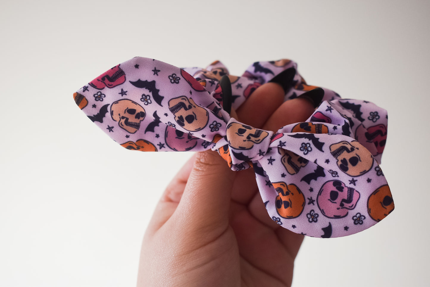 Skulls and bats small twist scrunchie