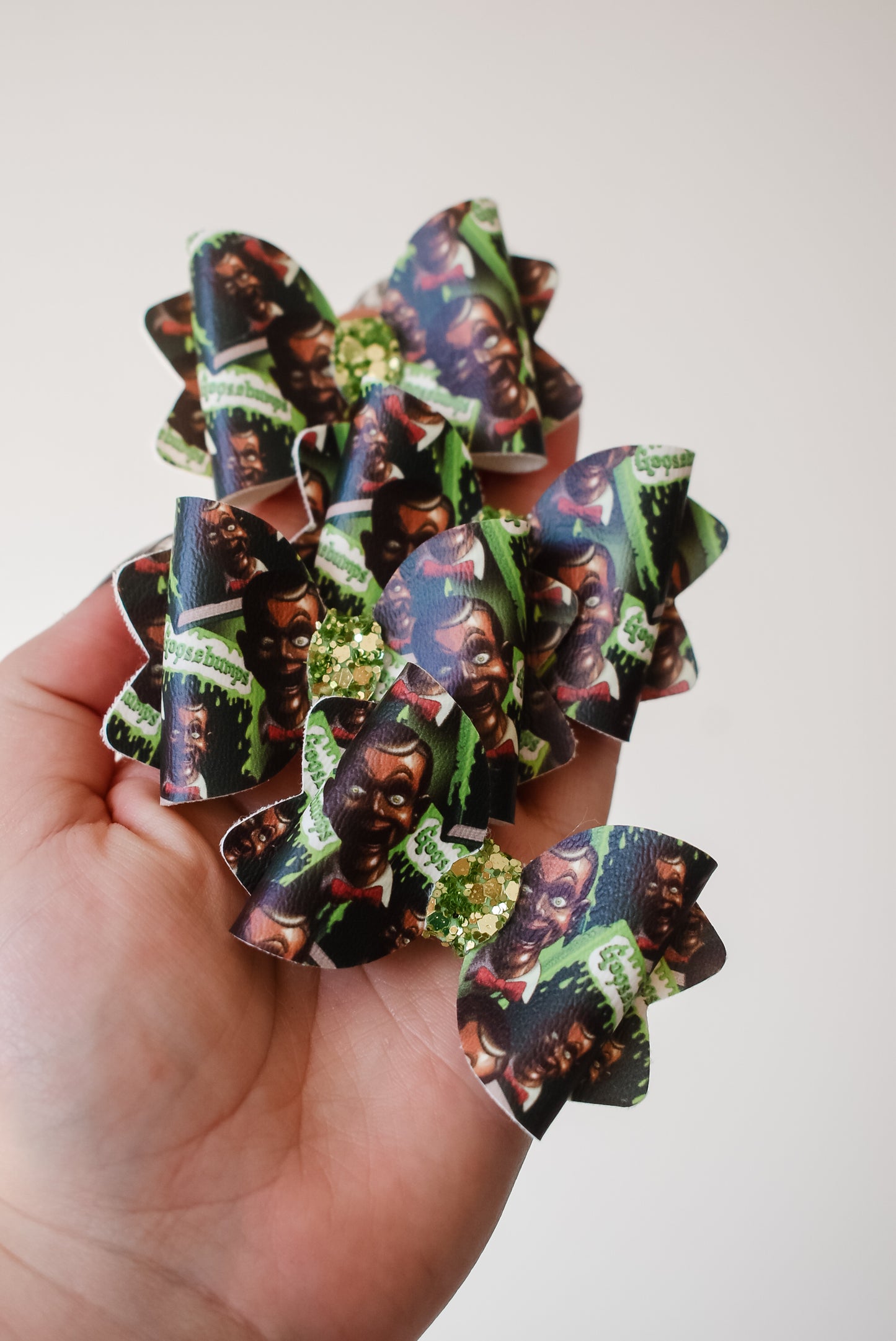 Slappy  petite singular bow