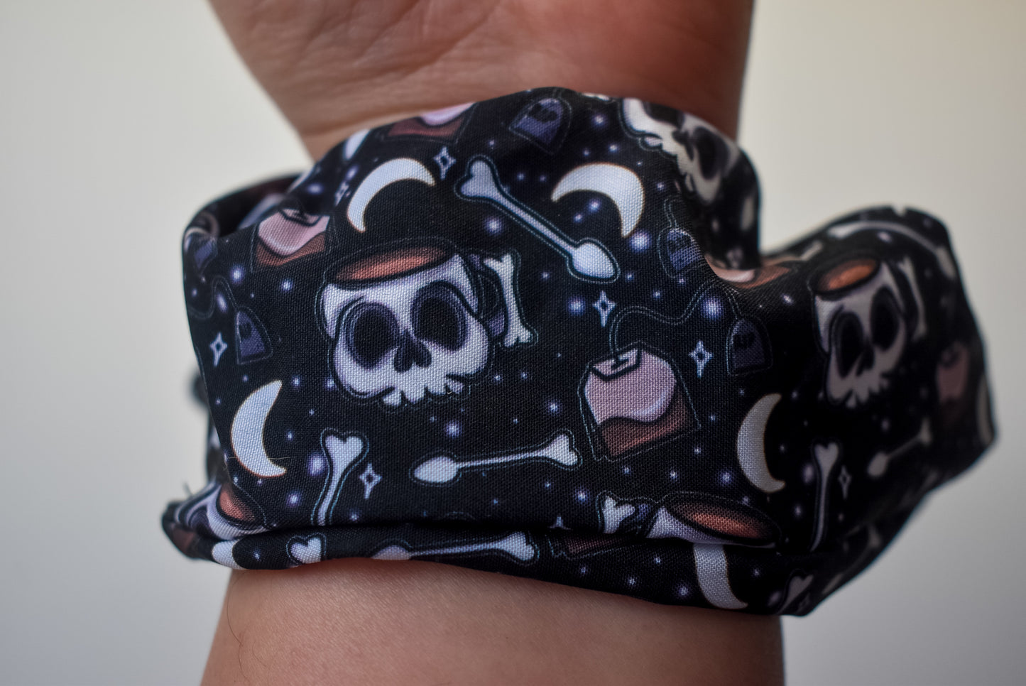 Deadly tea scrunchie