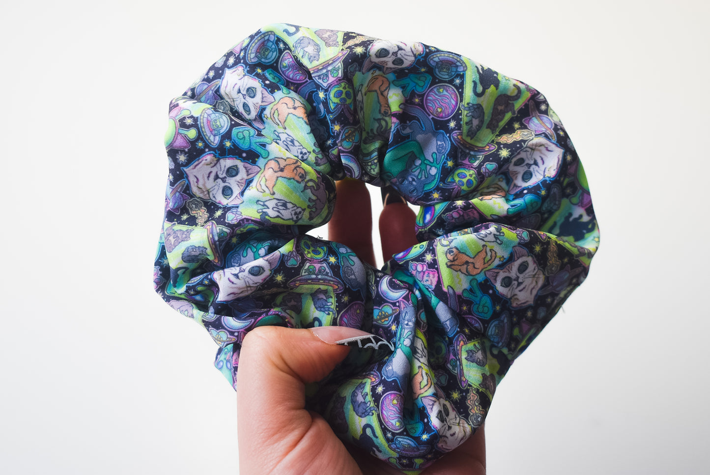 Ufo kitty scrunchie