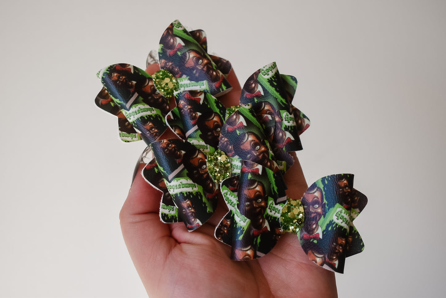 Slappy  petite singular bow