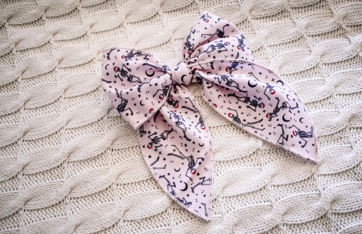 Dead inside but is christmas 5 inch hand tied sailor bowt