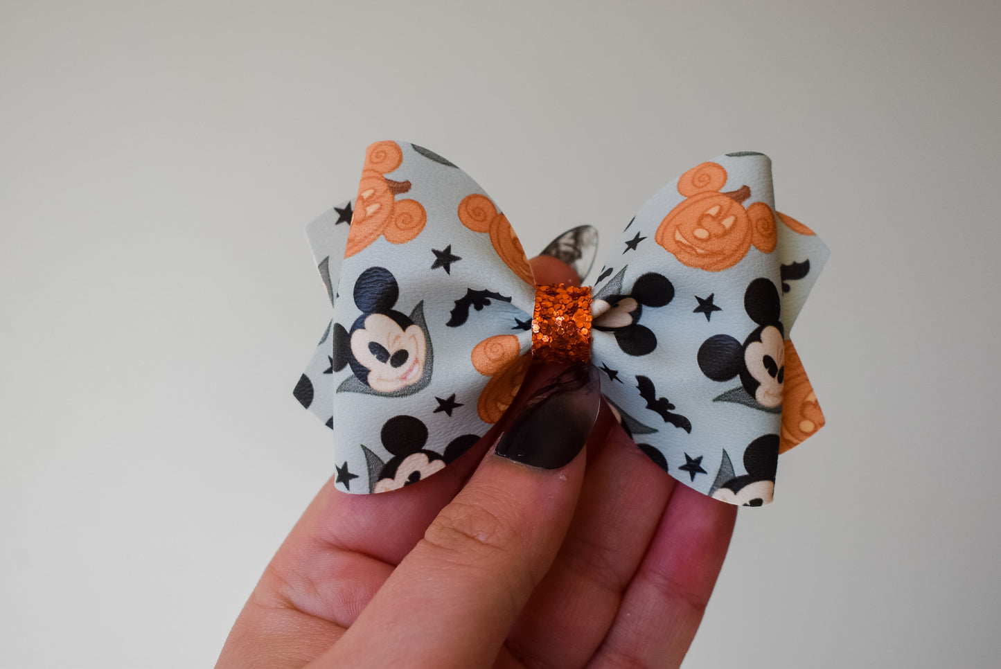 Muted mickey pumpkin pinch bow