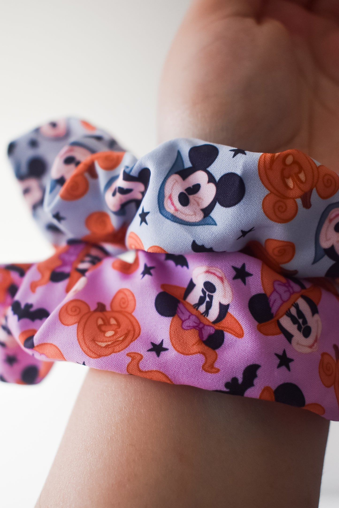 Muted minnie small twist scrunchie