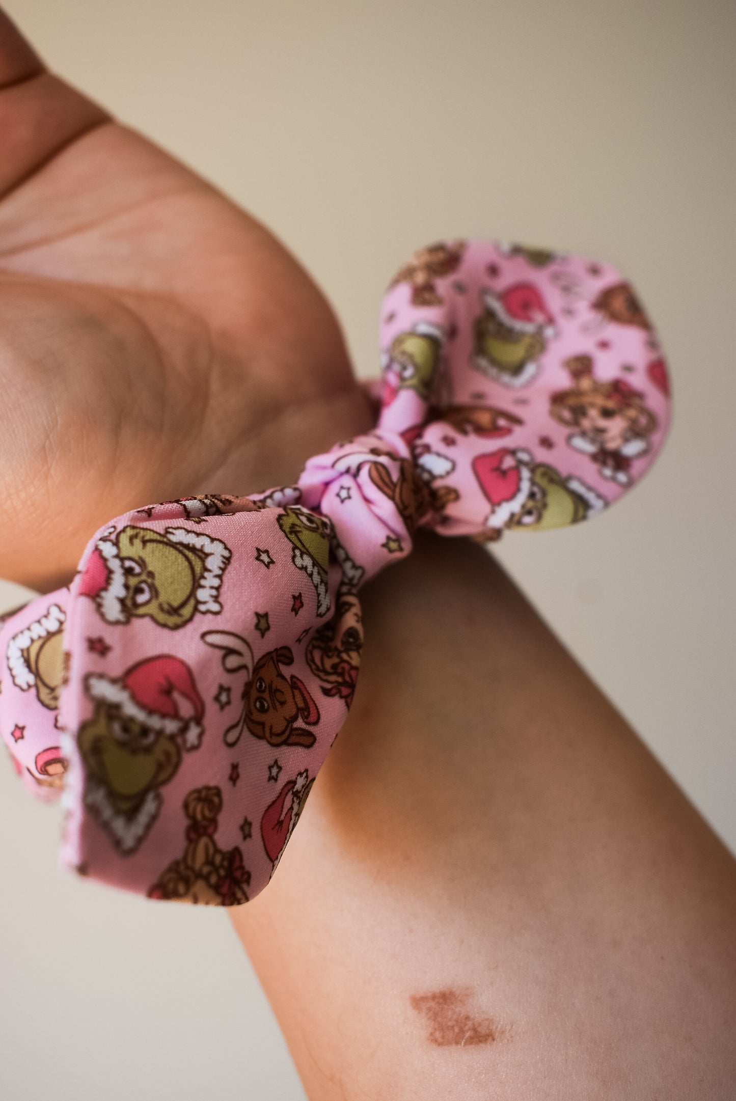 Whoeville twist scrunchie
