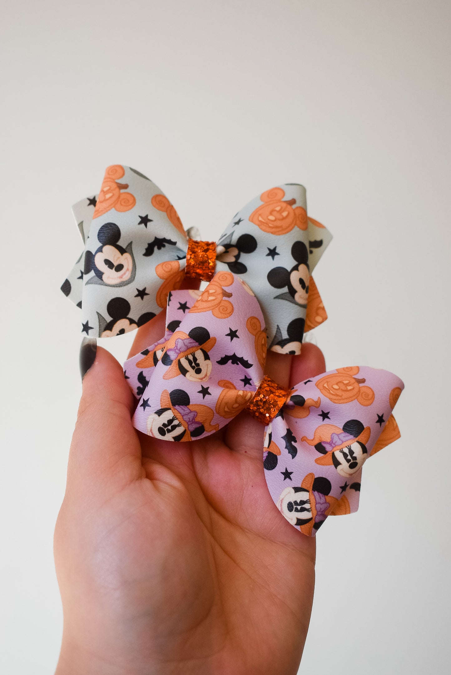 Muted mickey pumpkin pinch bow