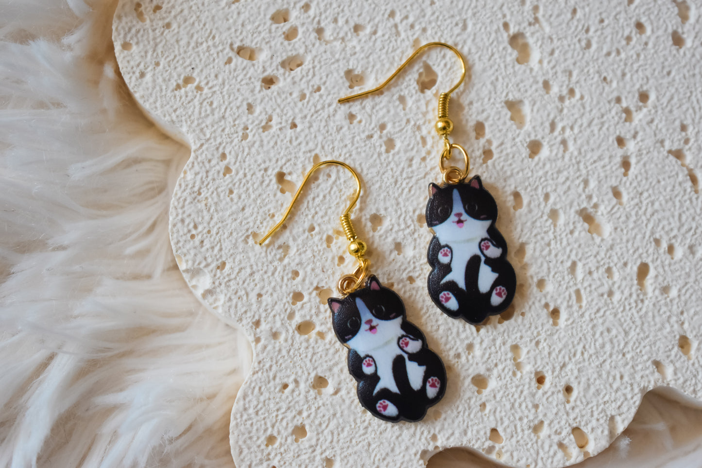 Kitty peets dangle earrings black and white