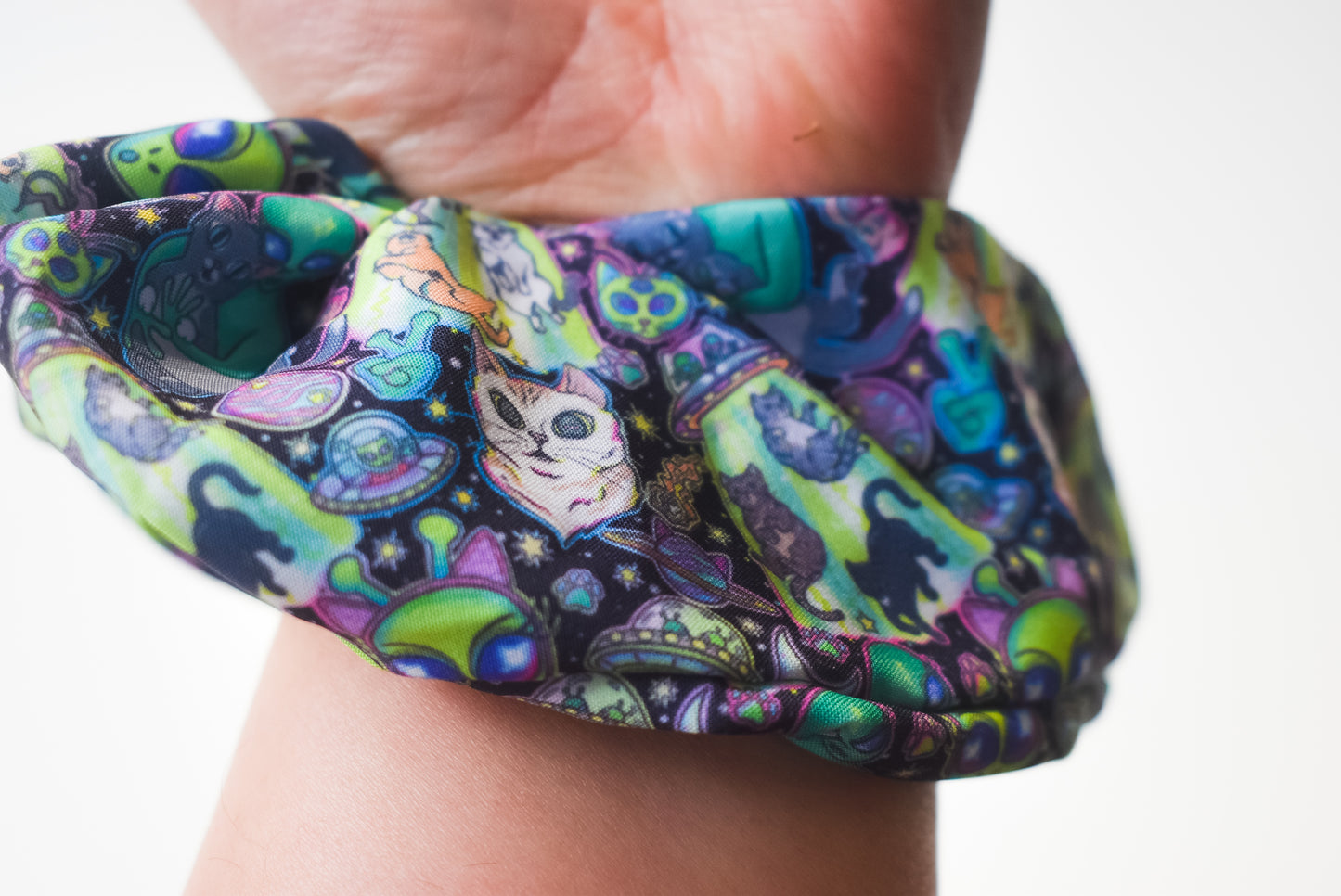 Ufo kitty scrunchie