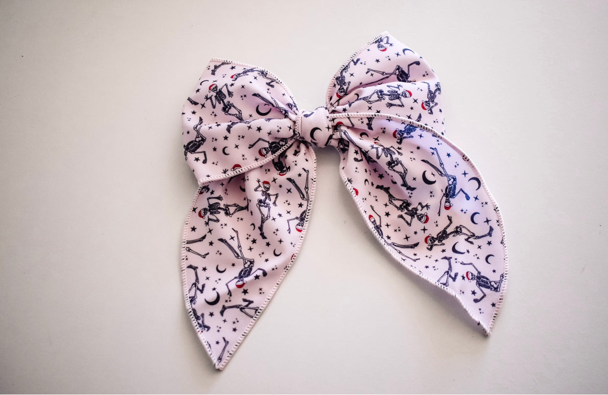 Dead inside but is christmas 5 inch hand tied sailor bowt