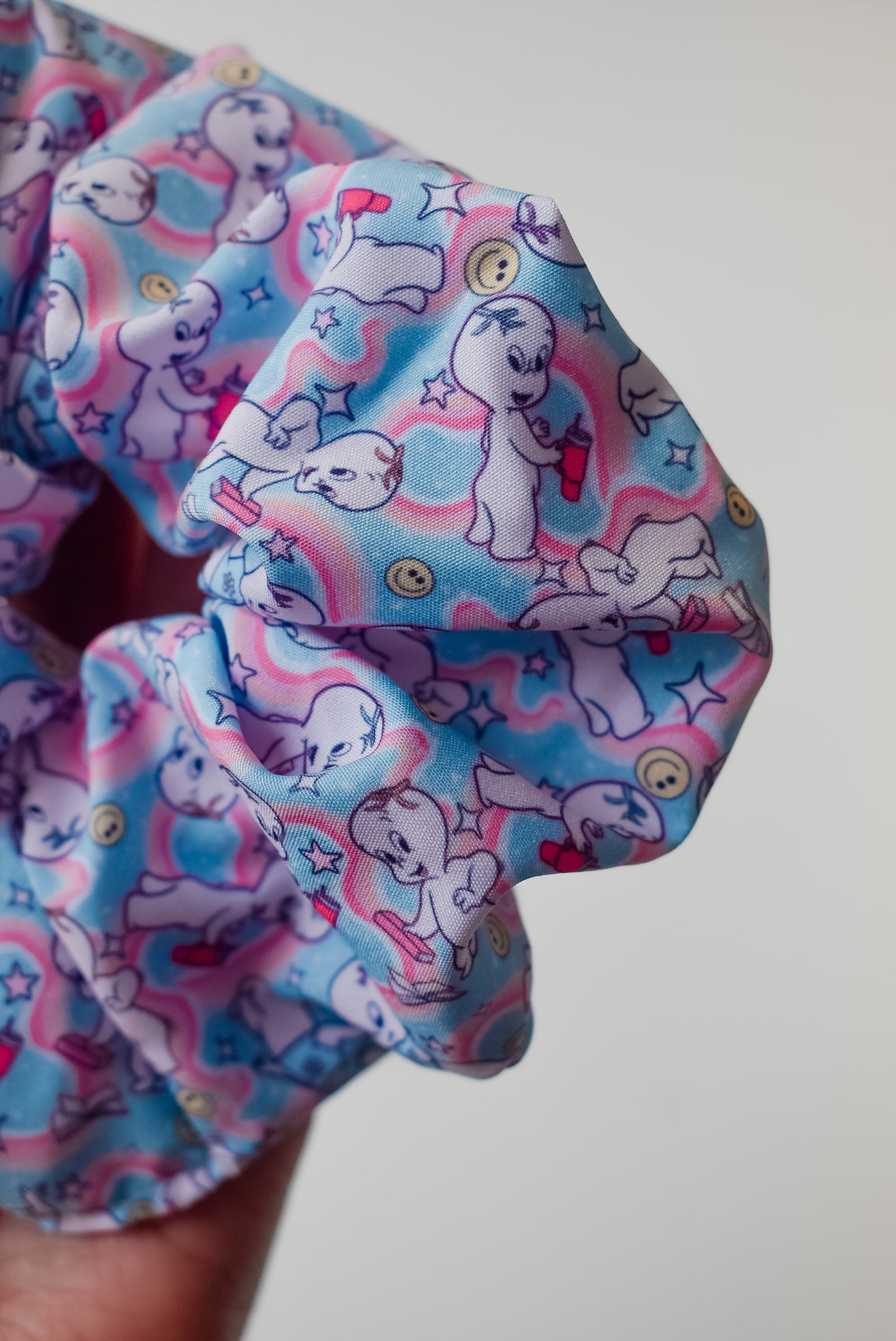 Feminine era casper scrunchie