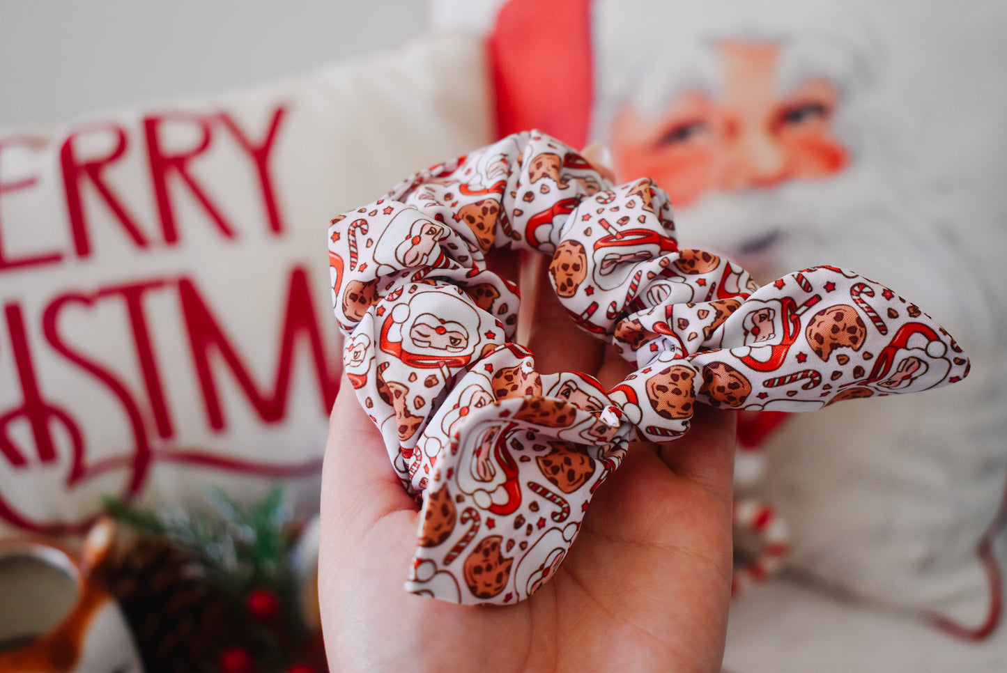 Santa mug twist scrunchie