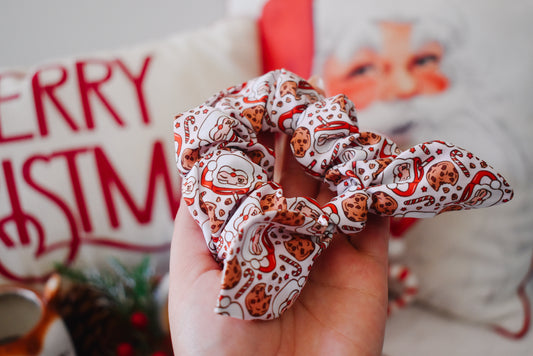 Santa mug twist scrunchie