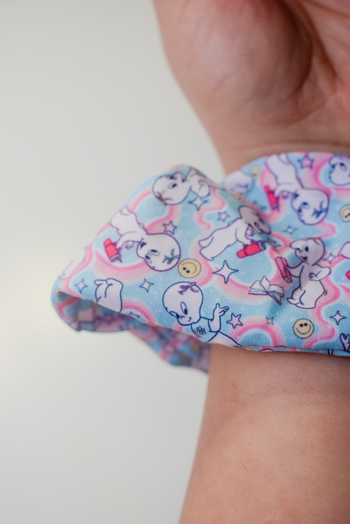 Feminine era casper scrunchie