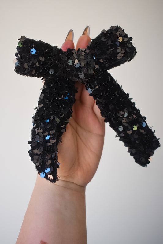 Sequin hand tied bow in colour Noir