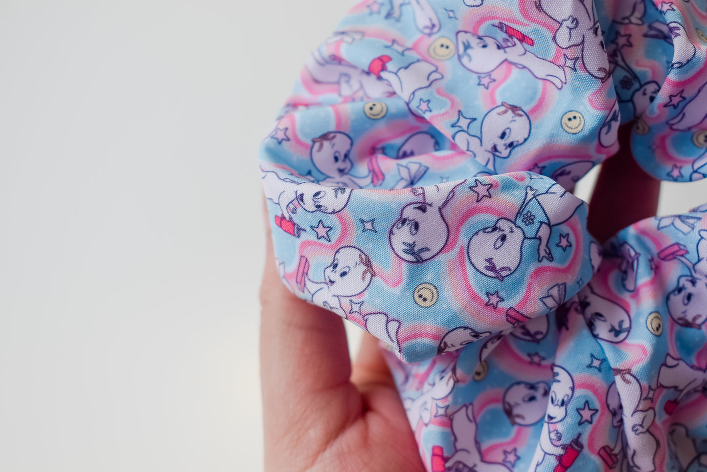 Feminine era casper scrunchie