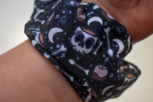 Deadly tea scrunchie