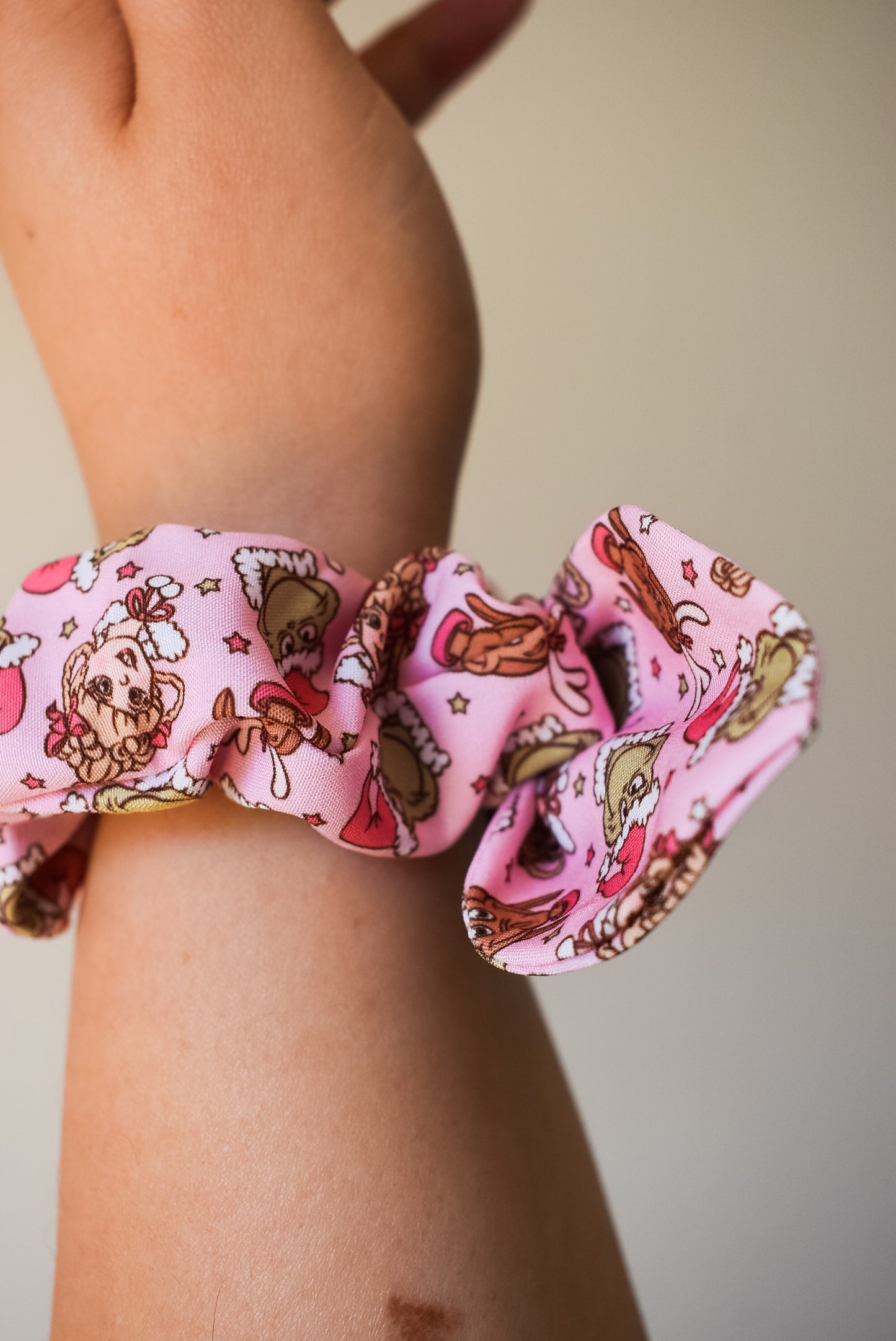 Whoeville twist scrunchie
