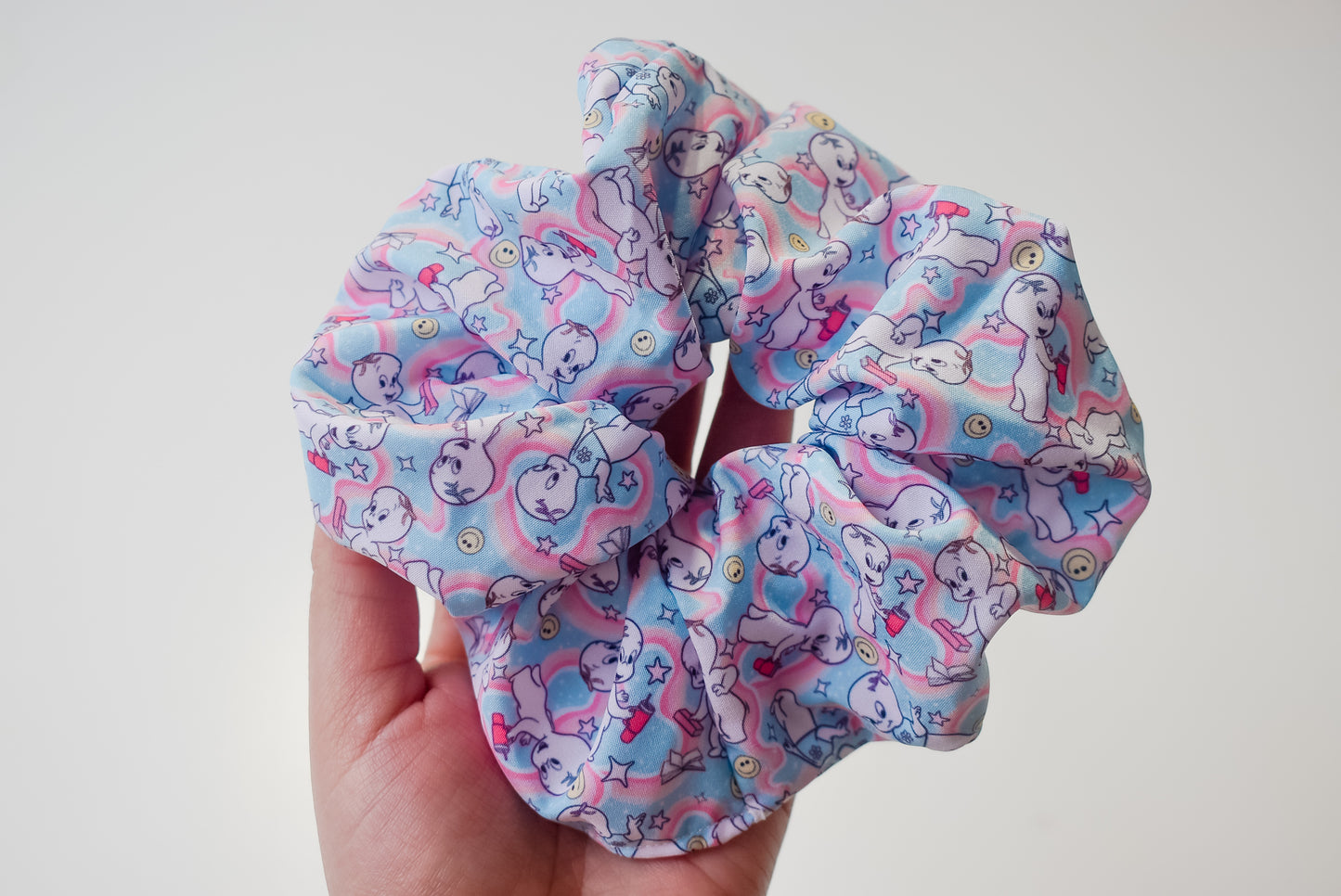 Feminine era casper scrunchie