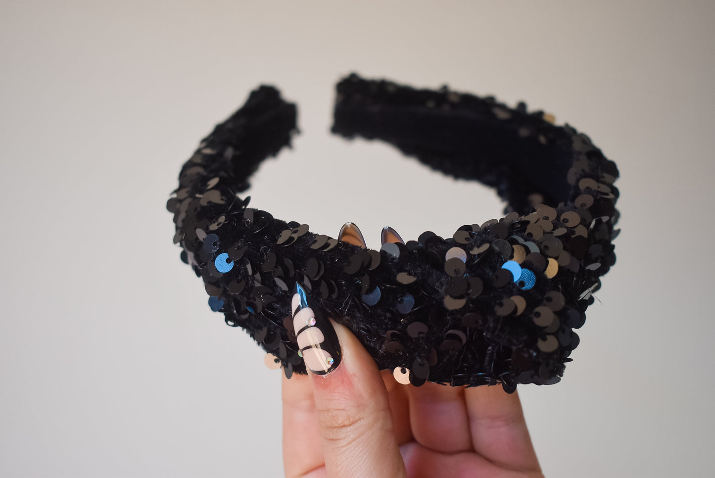 Sequin headband in colour Noir