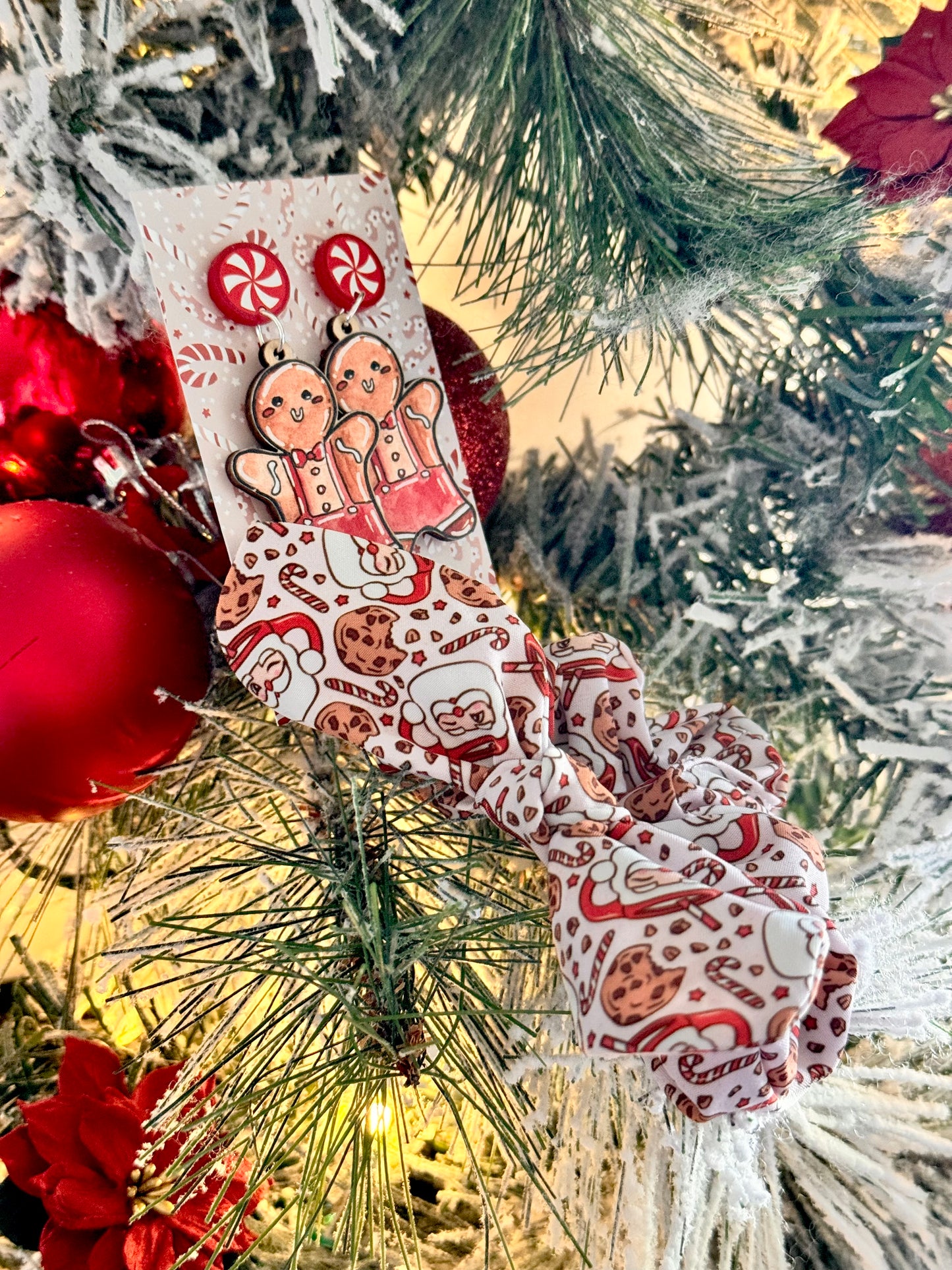 Santa mug twist scrunchie