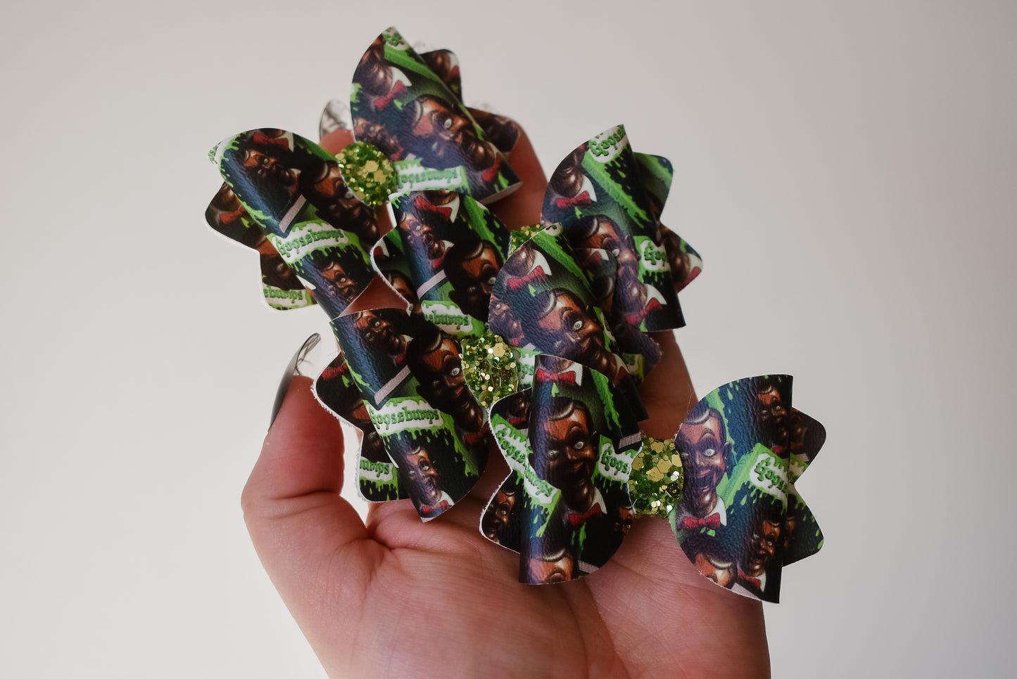 Slappy  petite singular bow