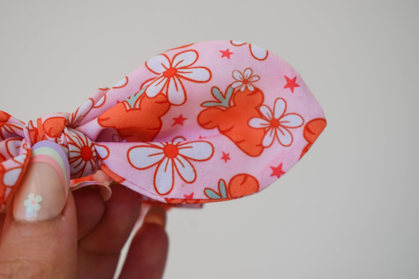 Mouse carrot small twist scrunchie