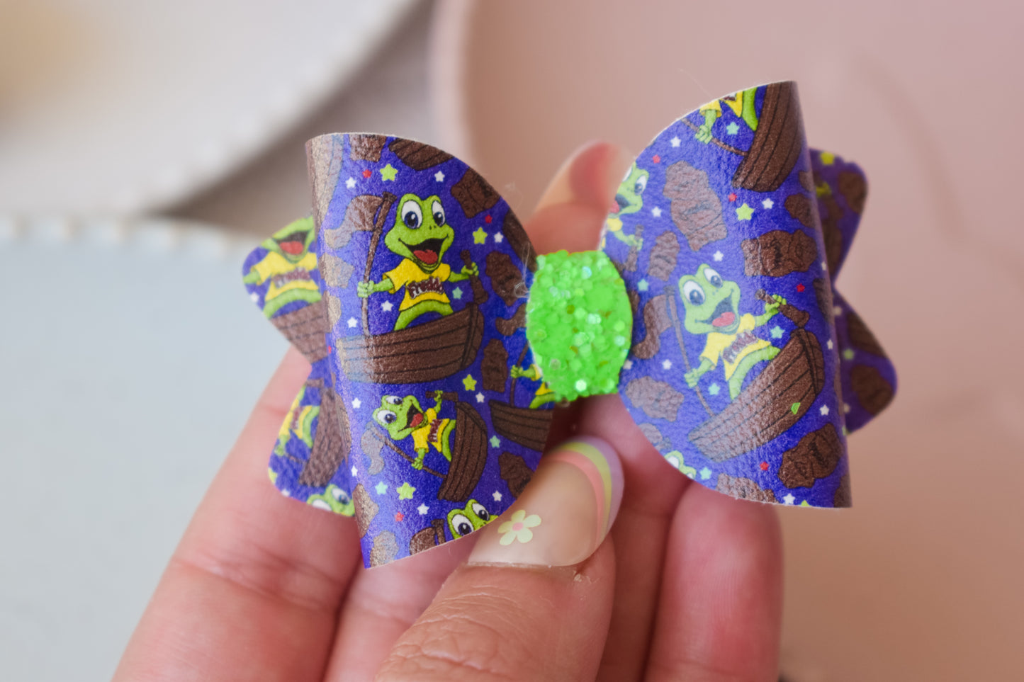 Chocolate petite bow