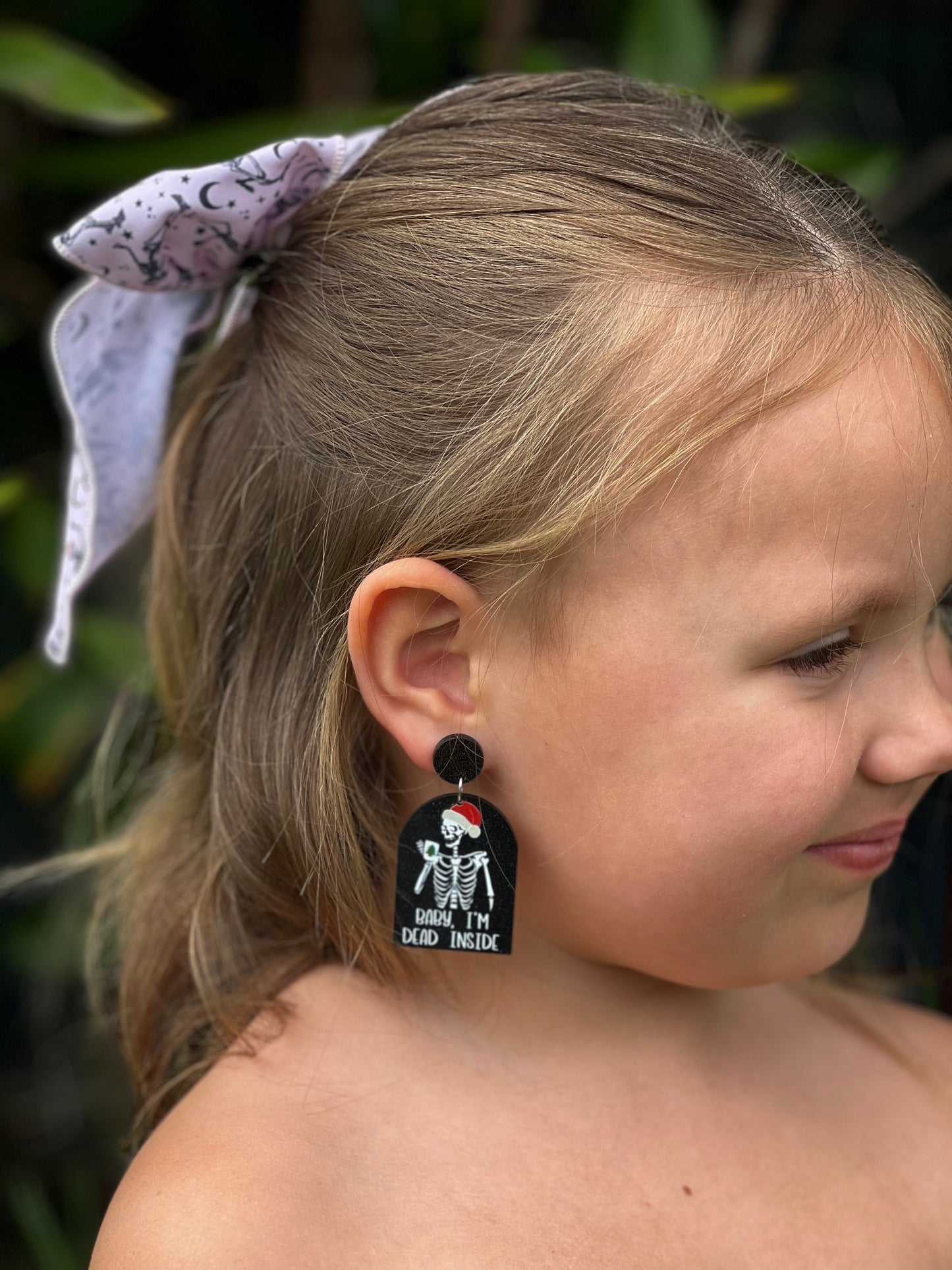 Dead inside but is christmas 5 inch hand tied sailor bowt