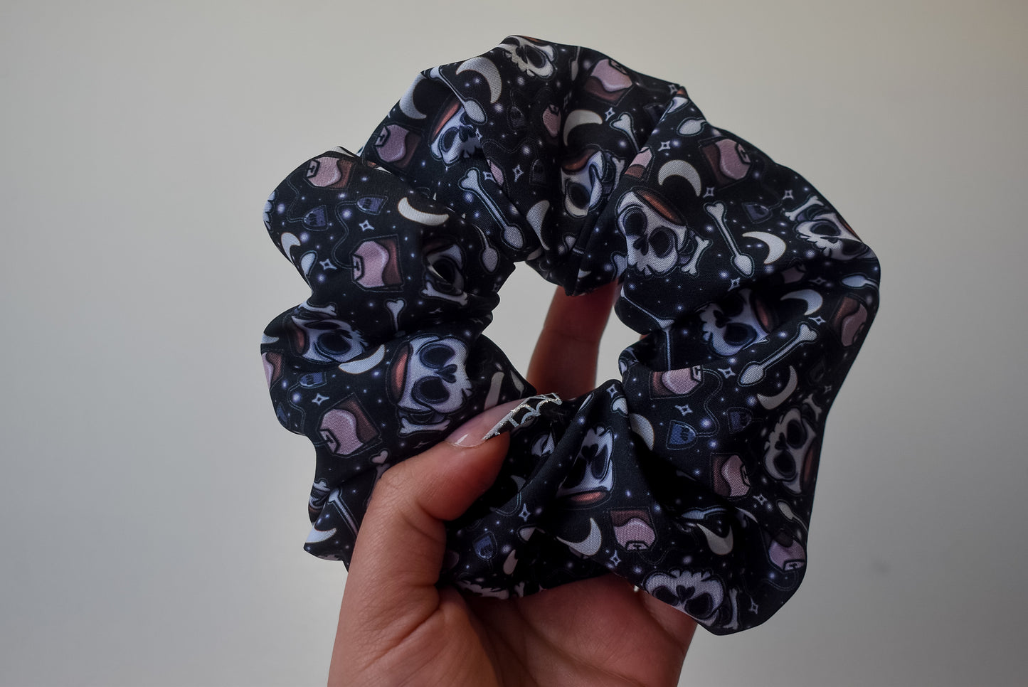 Deadly tea scrunchie
