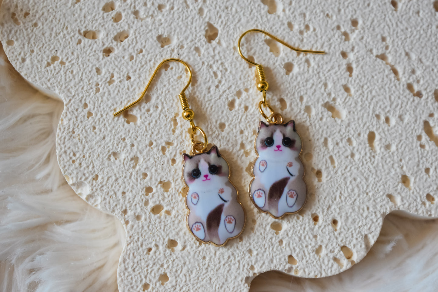 Kitty peets dangle earrings grey