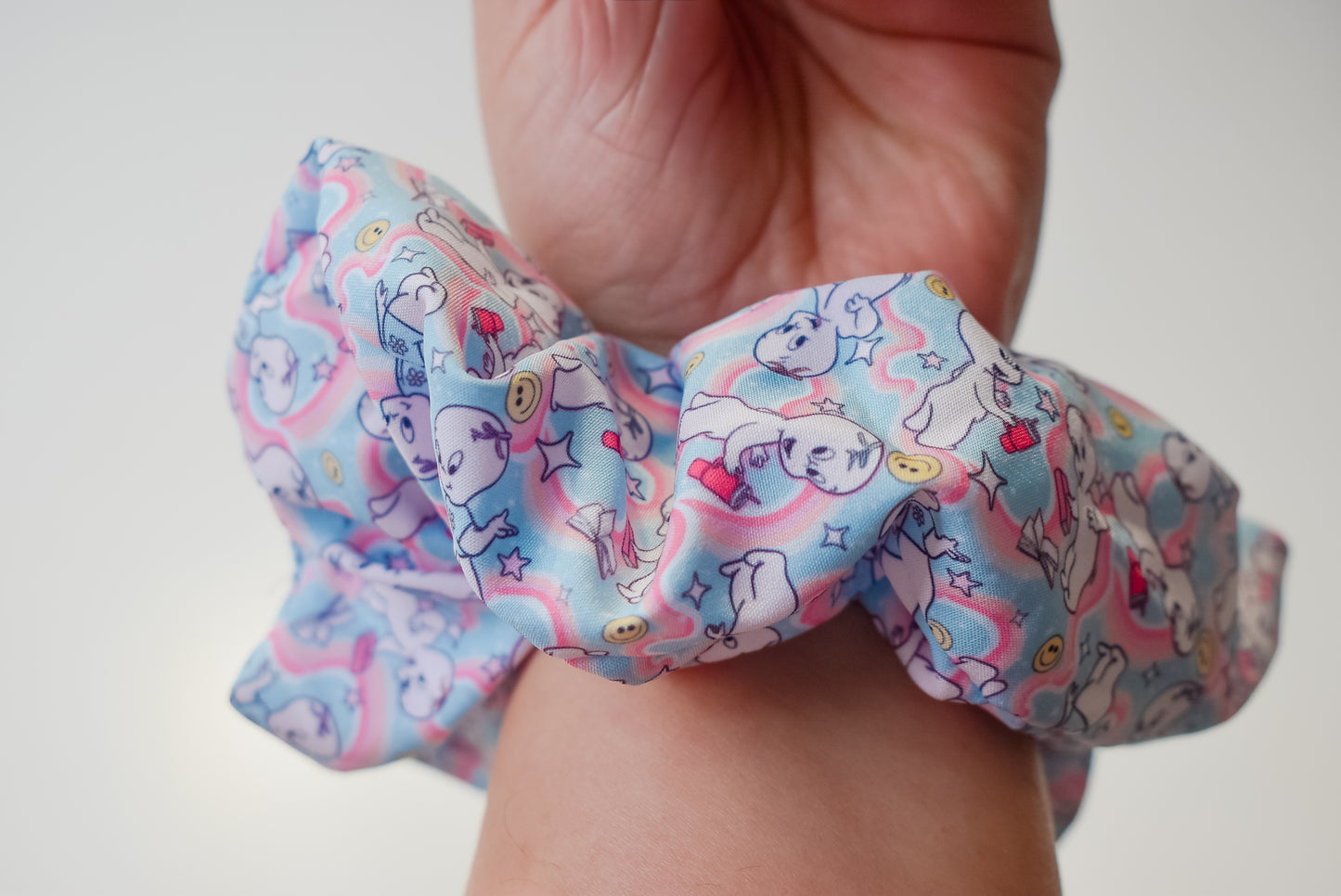 Feminine era casper scrunchie