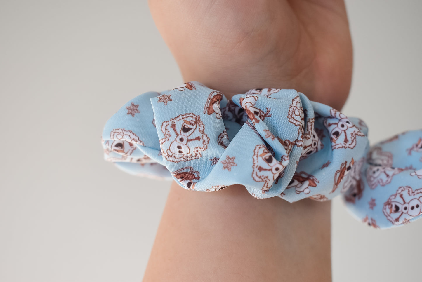 Olaf twist scrunchie