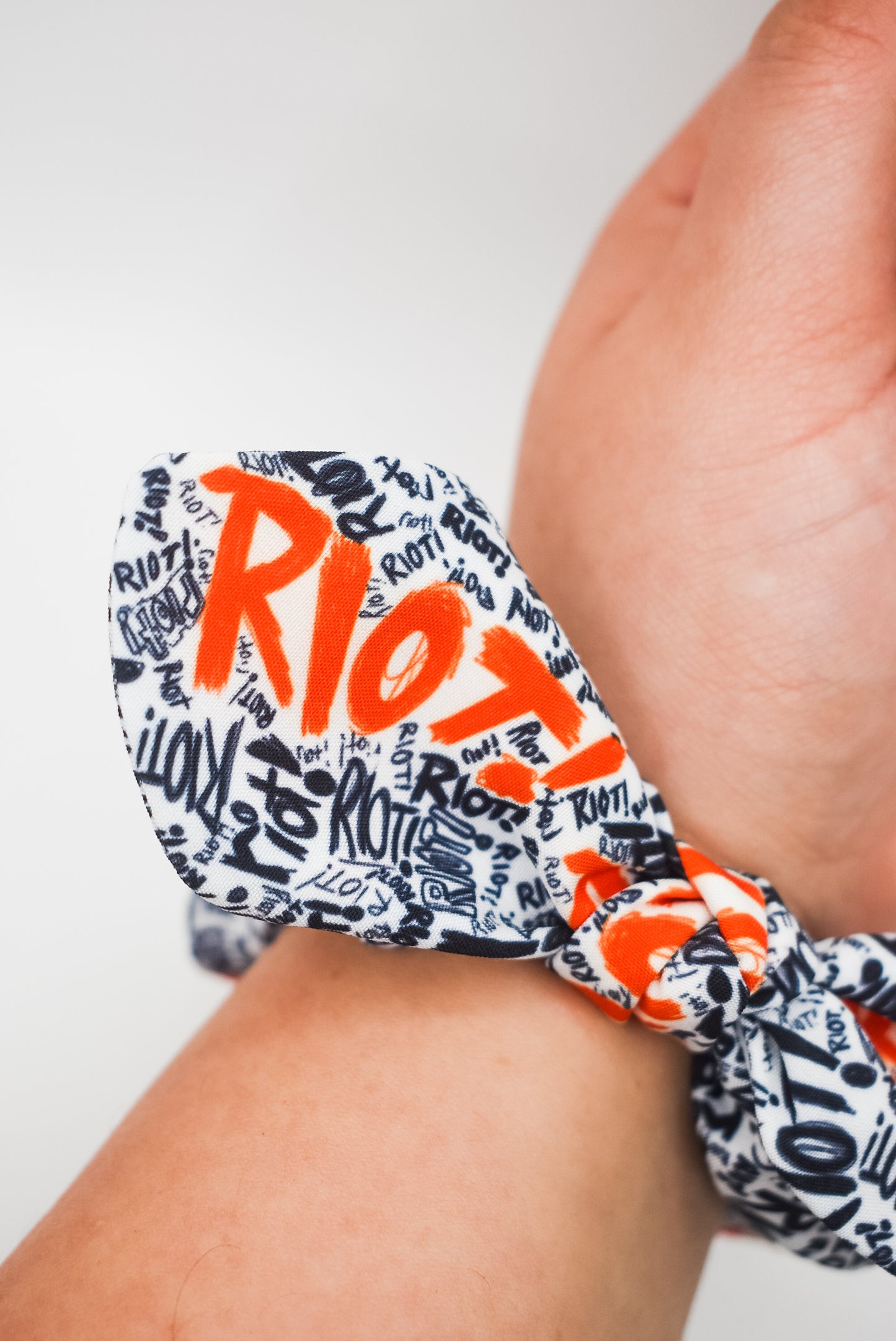 Paramore small twist scrunchie