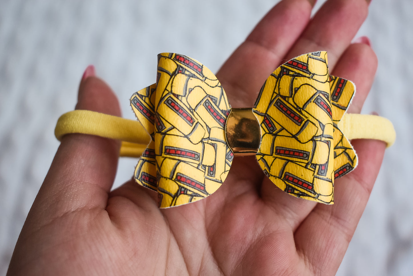 Scream can singular bow