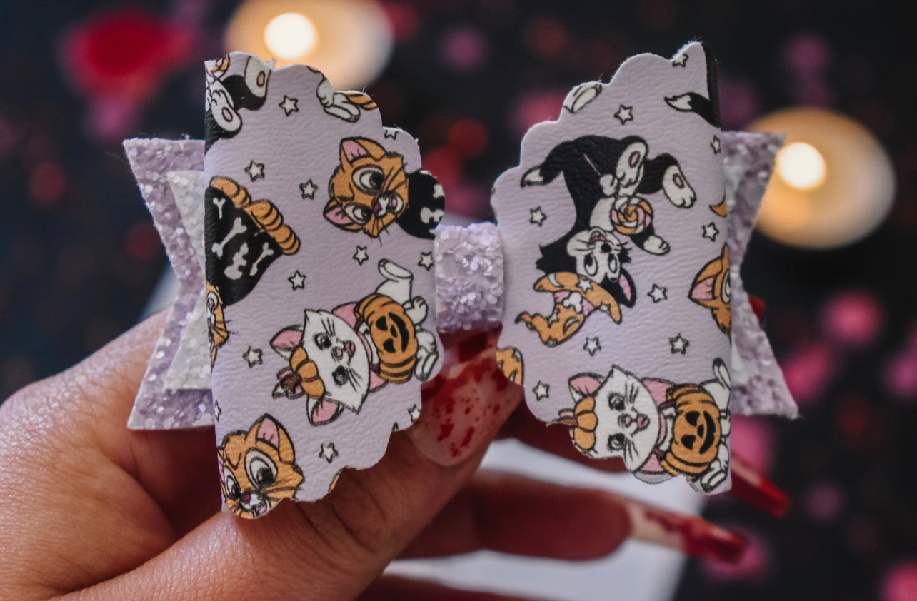 Most magical cats scallop bow