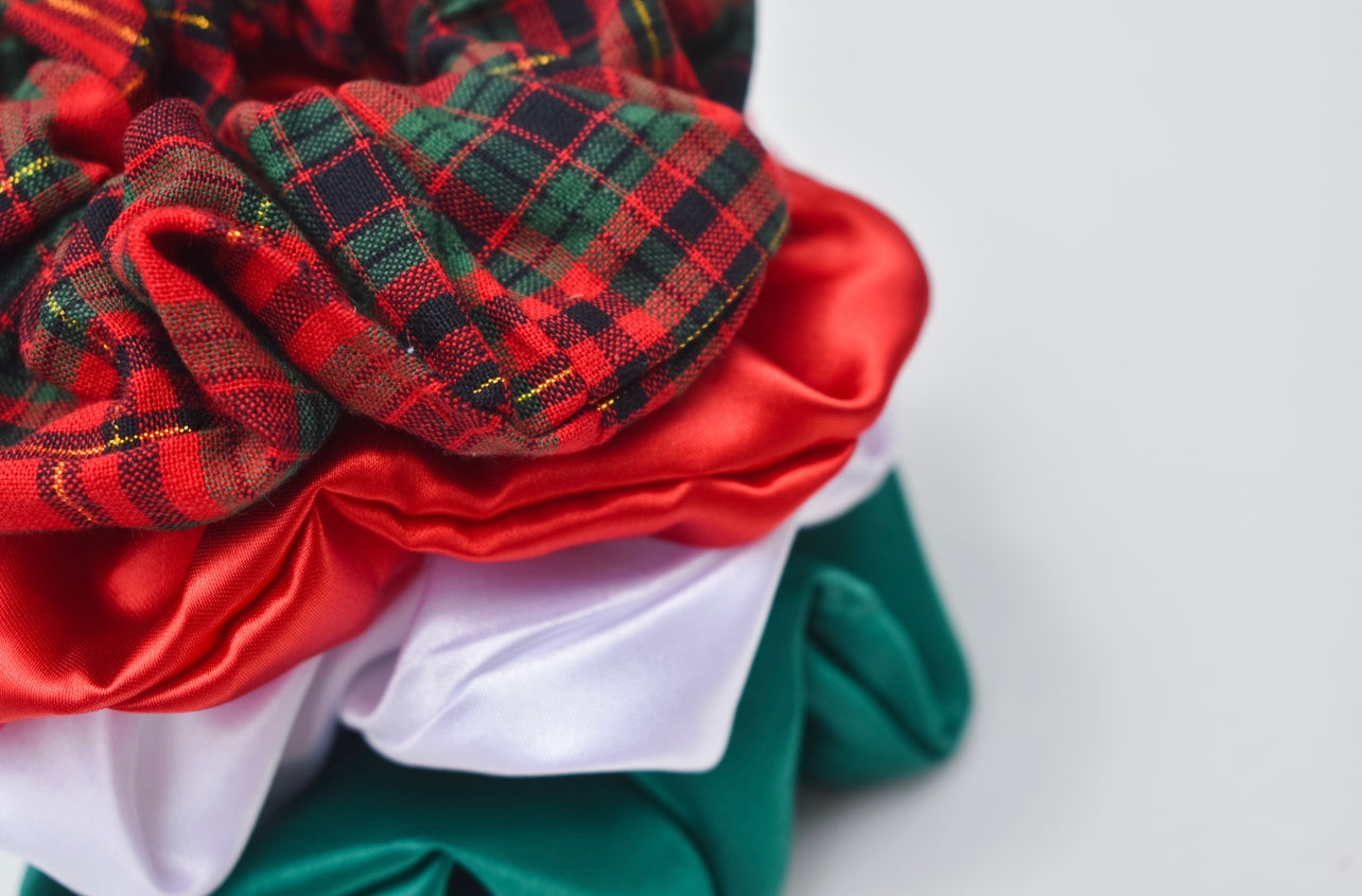 Luxe satin scrunchies White