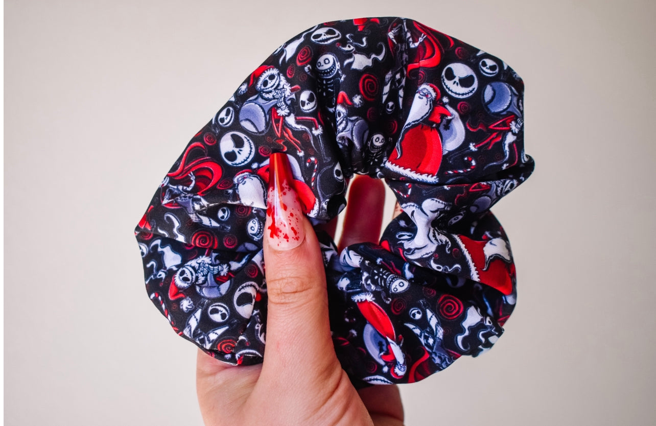 Sandy claws scrunchie