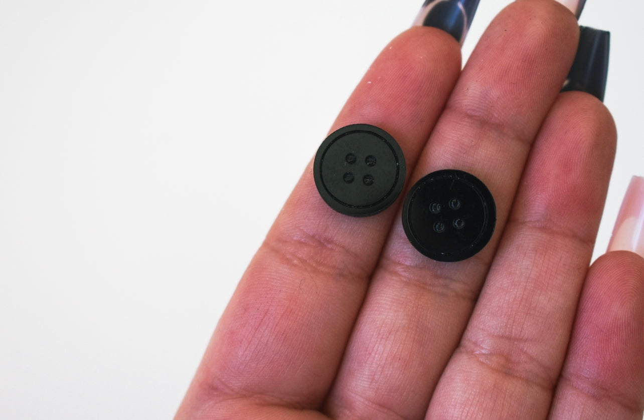 Button eye stud acrylic earrings