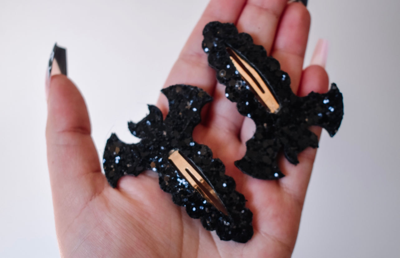 Black bat clip set