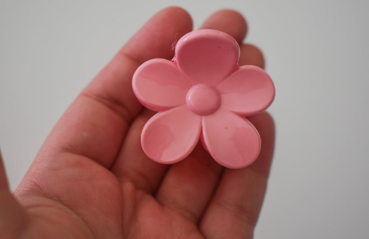 Miniature daisy hair claw clip ballet pink