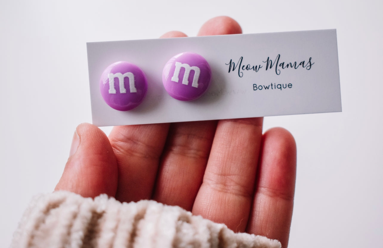 Light purple chocolate M stud earrings