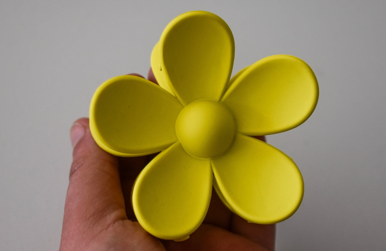 Large daisy hair claw clip mustard YELLOW