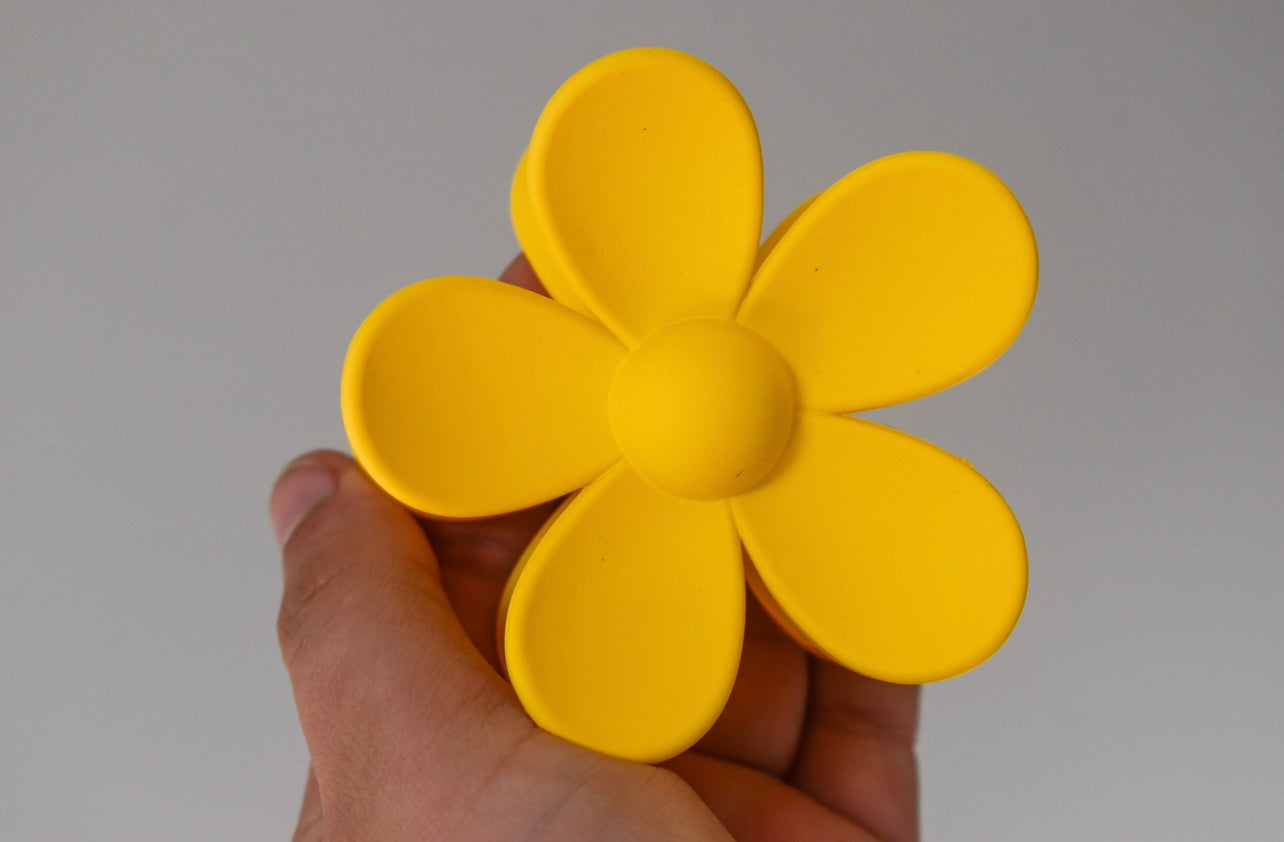 Large daisy hair claw clip BRIGHT YELLOW