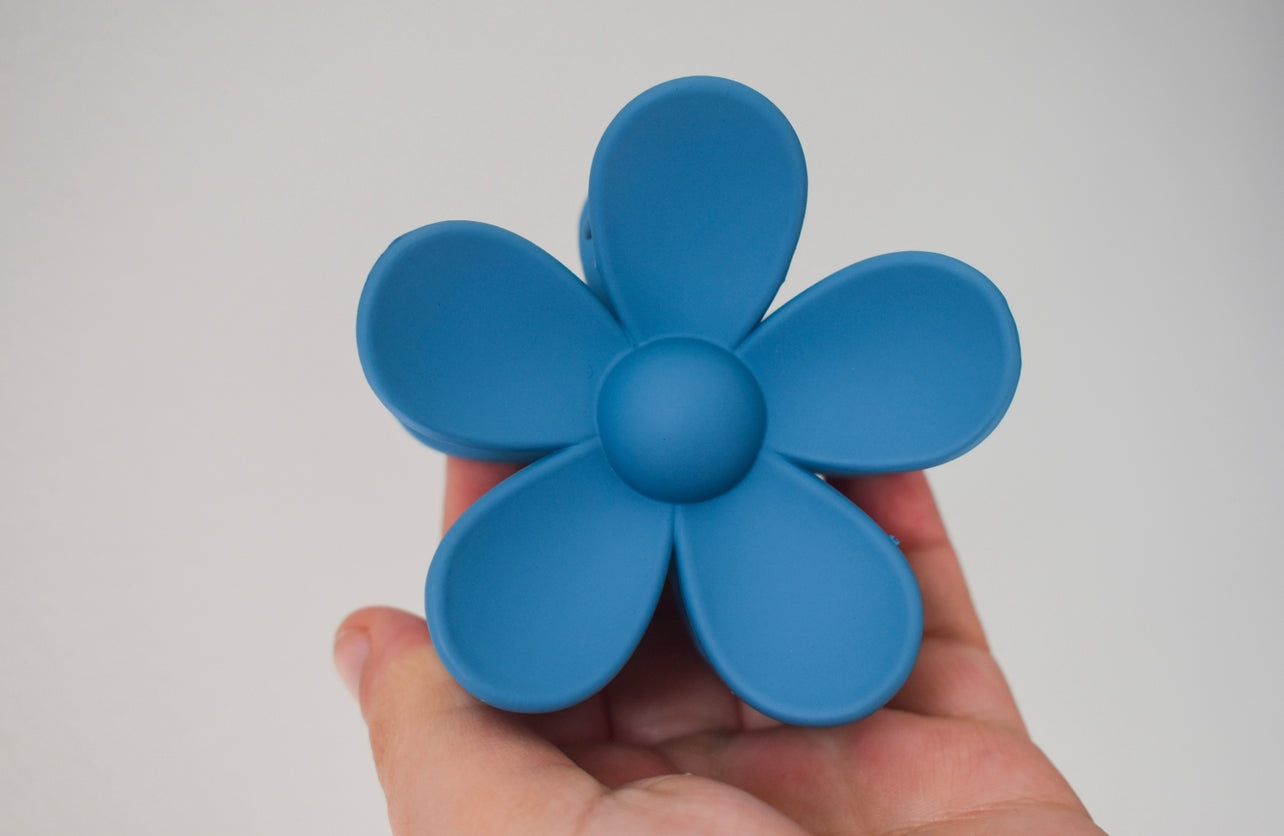 Large daisy hair claw clip CONCRETE BLUE
