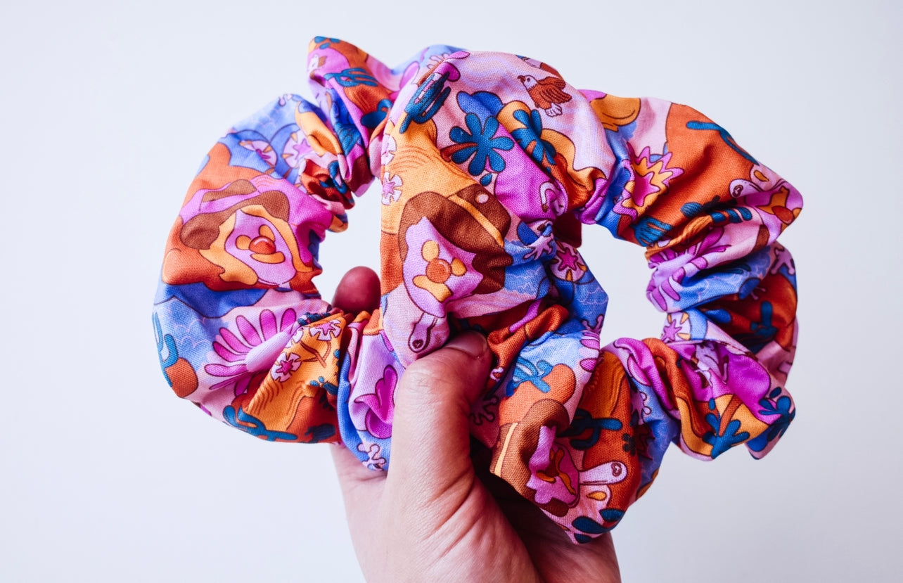 Retro Bubble O Bill scrunchie