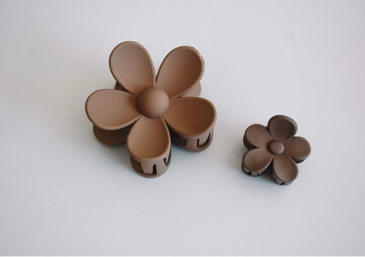 Miniature daisy hair claw clip BROWN