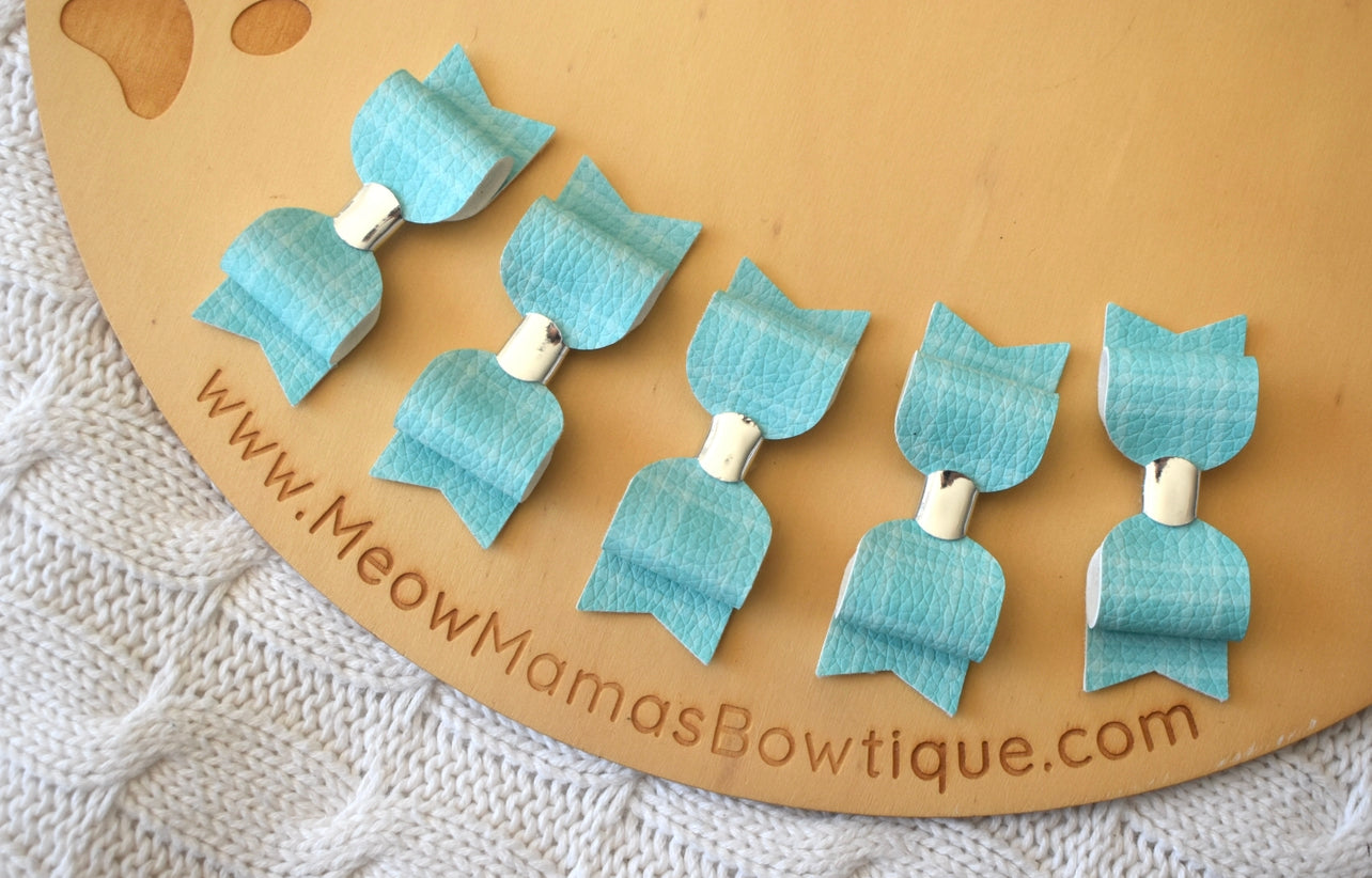 Turquoise petite bow