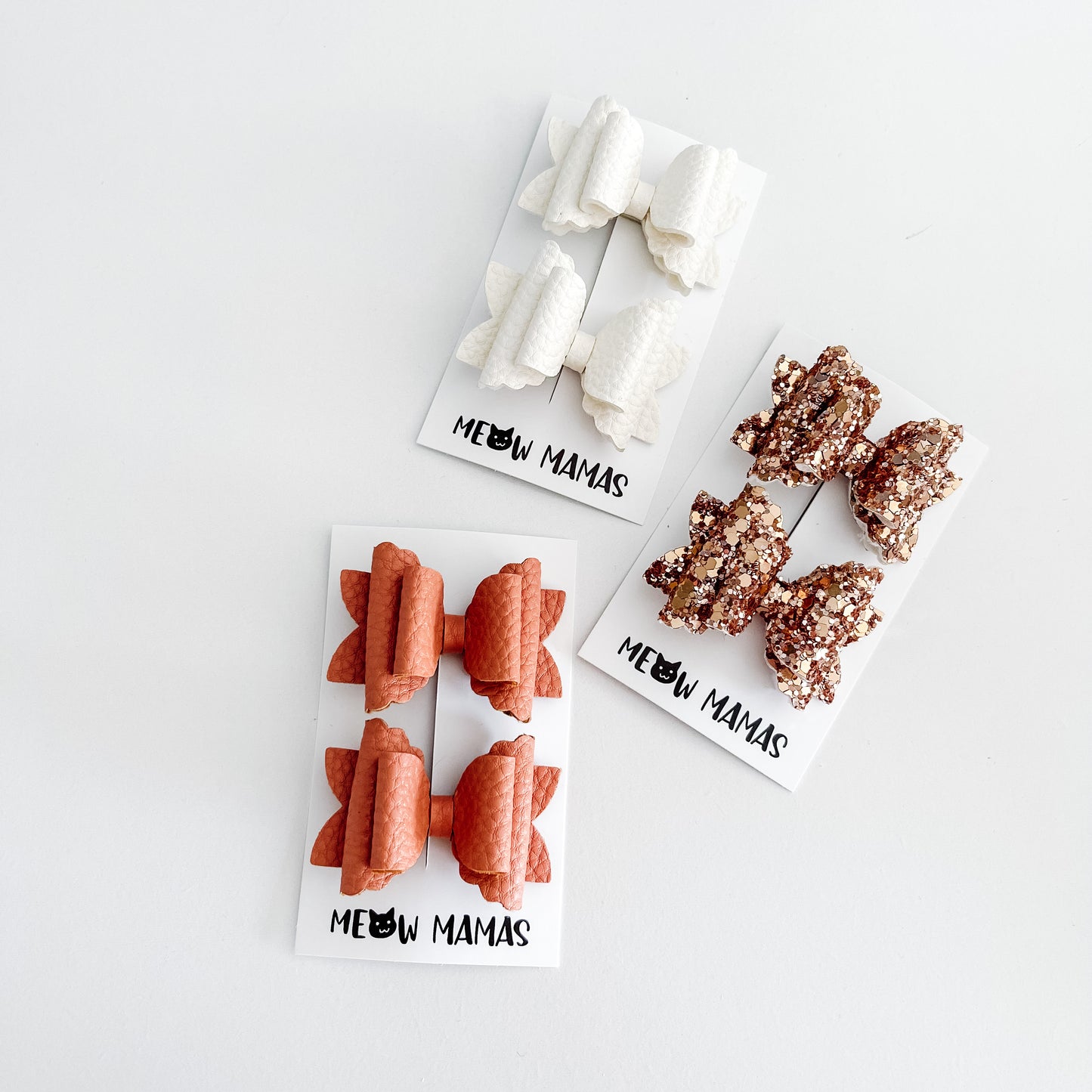 White scalloped Tiny pigtail set